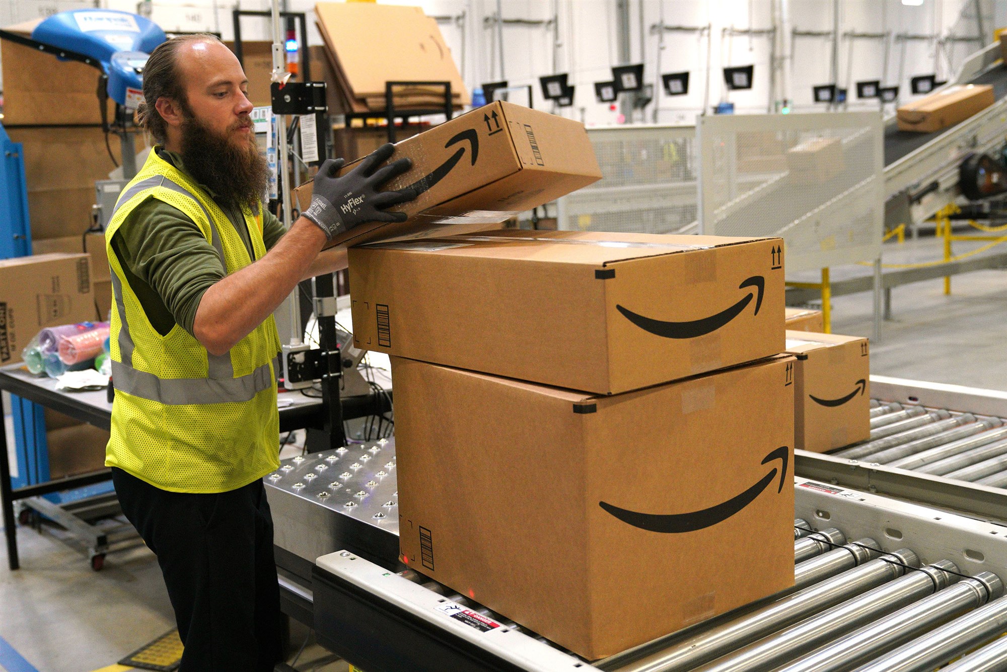 Amazon pledges minimum wage of $15 an hour for all U.S. workers